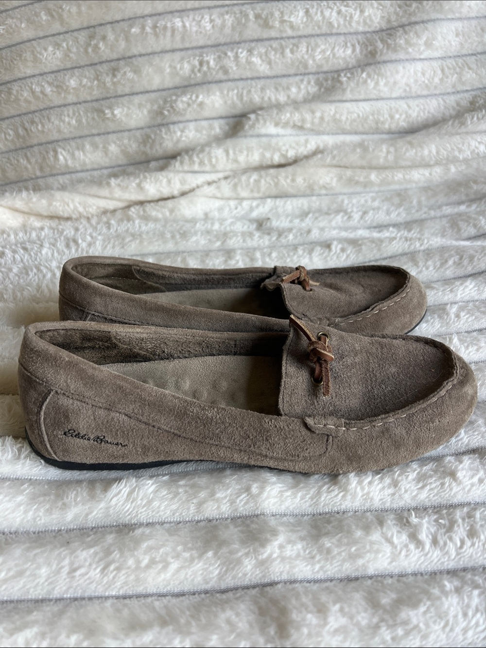 Eddie Bauer suede tan flats size 8